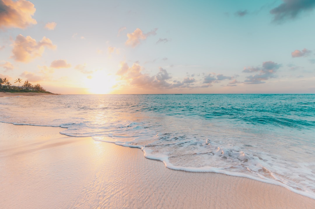 Психологические выгоды посещения пляжа: как море и песок влияют на наше здоровье
